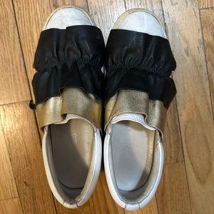 J Slides pull on sneaker with bows size 8